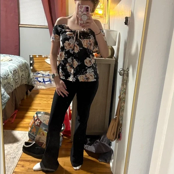 🌸 Alya Black Floral Off-Shoulder Blouse 🌸 - Picture 4 of 5